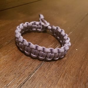 Male paracord bracelet